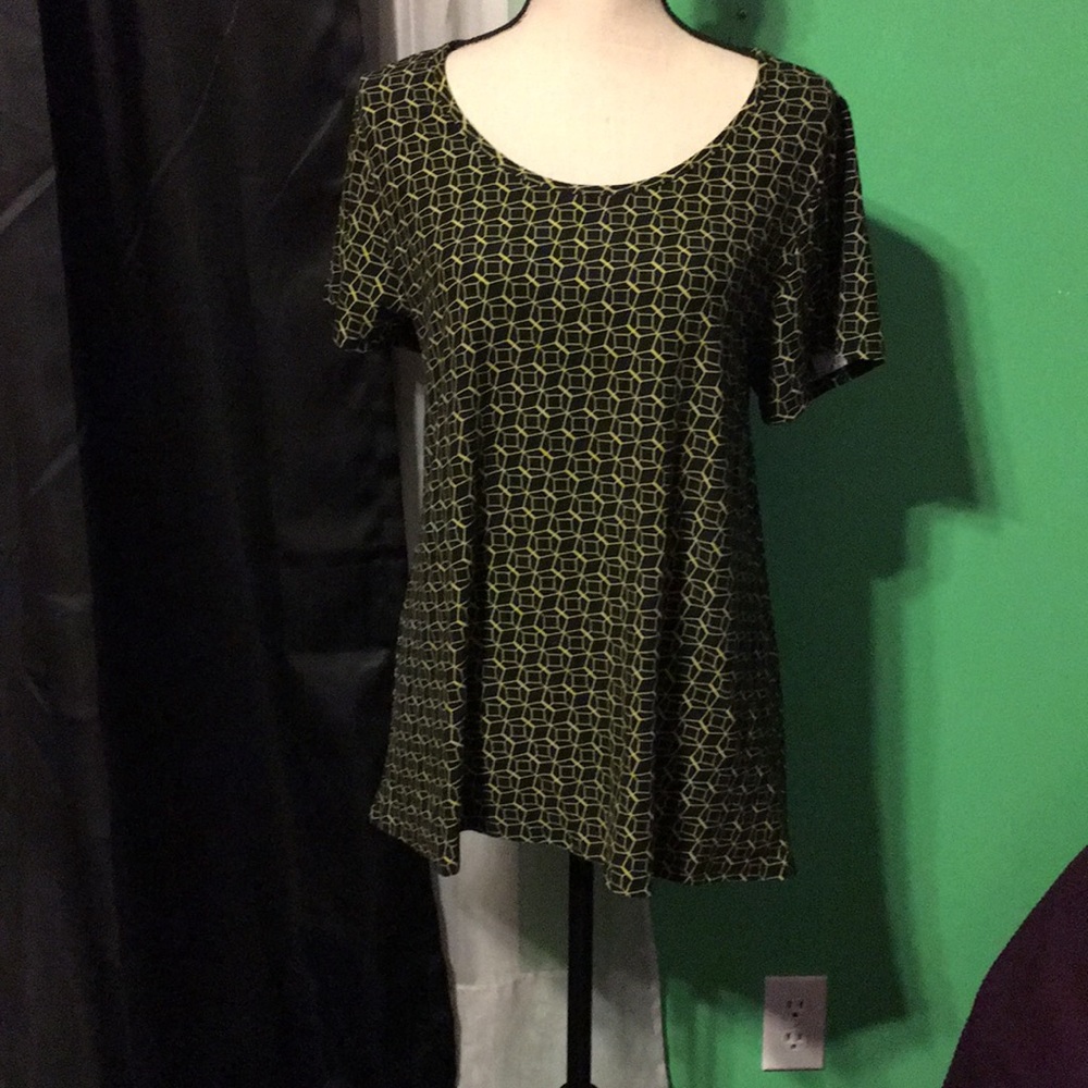 Lularoe hexagonal Classic t